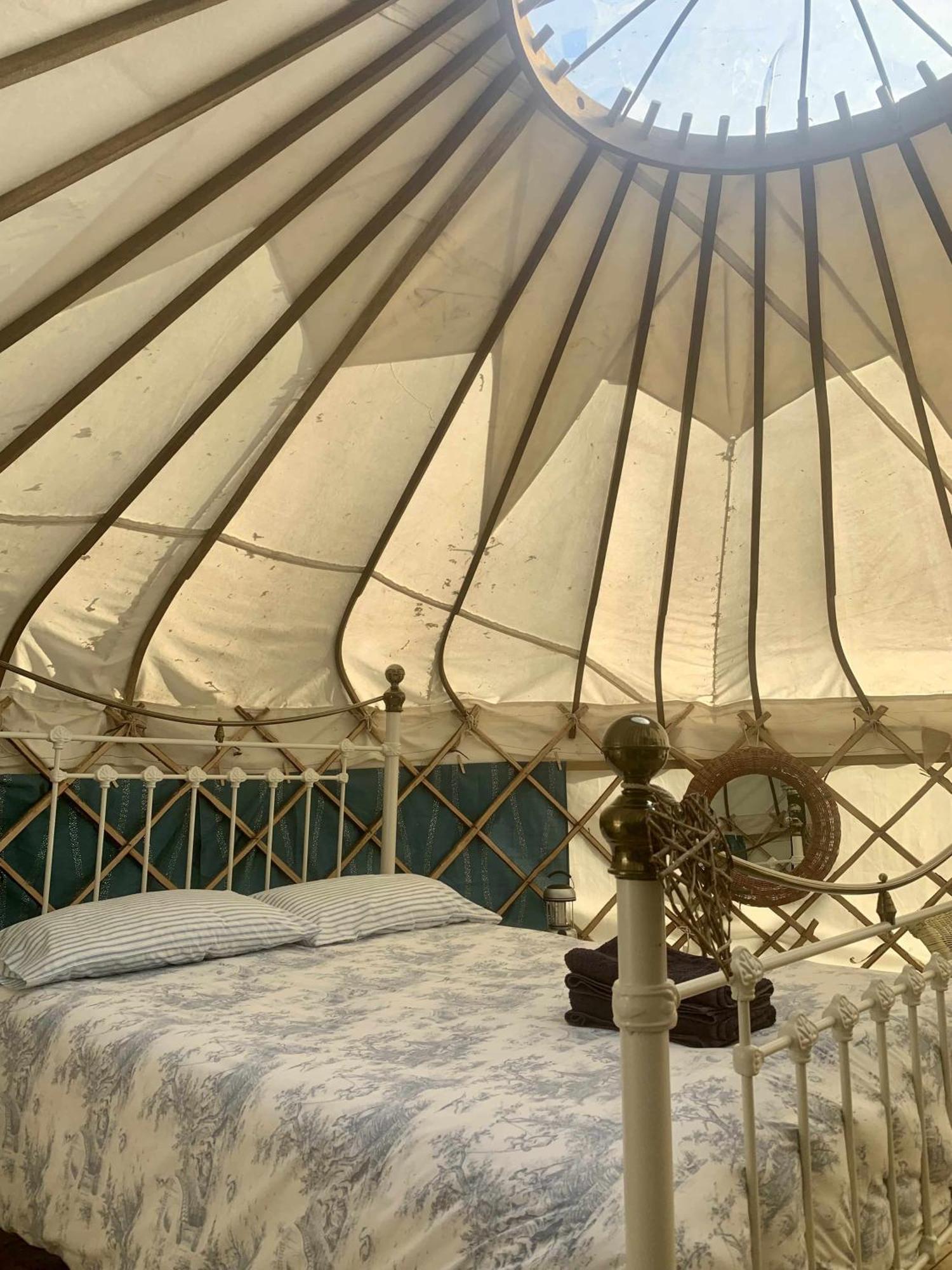 Hotel Ceridwen Glamping, Double Decker Bus And Yurts Llandysul Zewnętrze zdjęcie