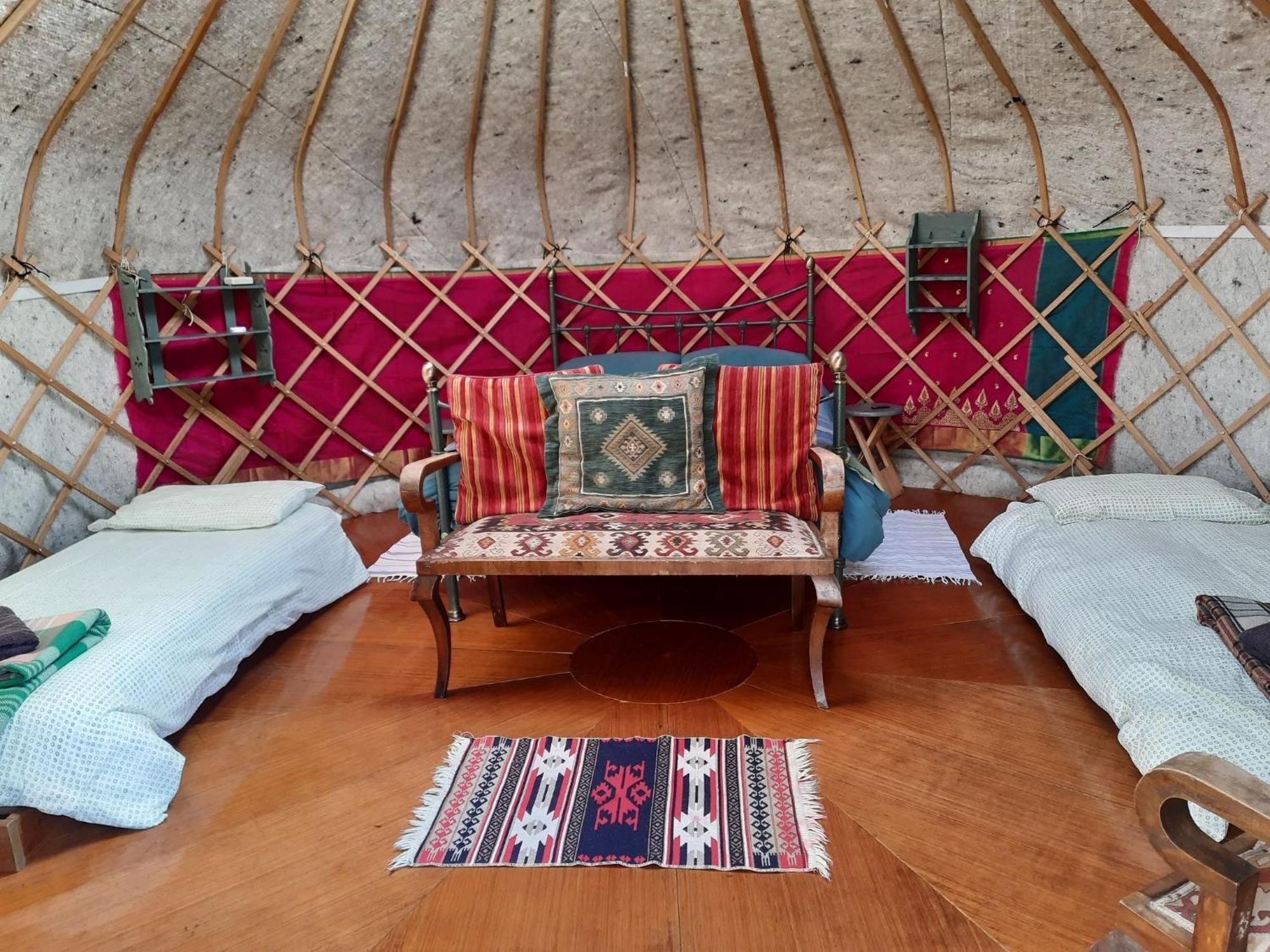 Hotel Ceridwen Glamping, Double Decker Bus And Yurts Llandysul Zewnętrze zdjęcie