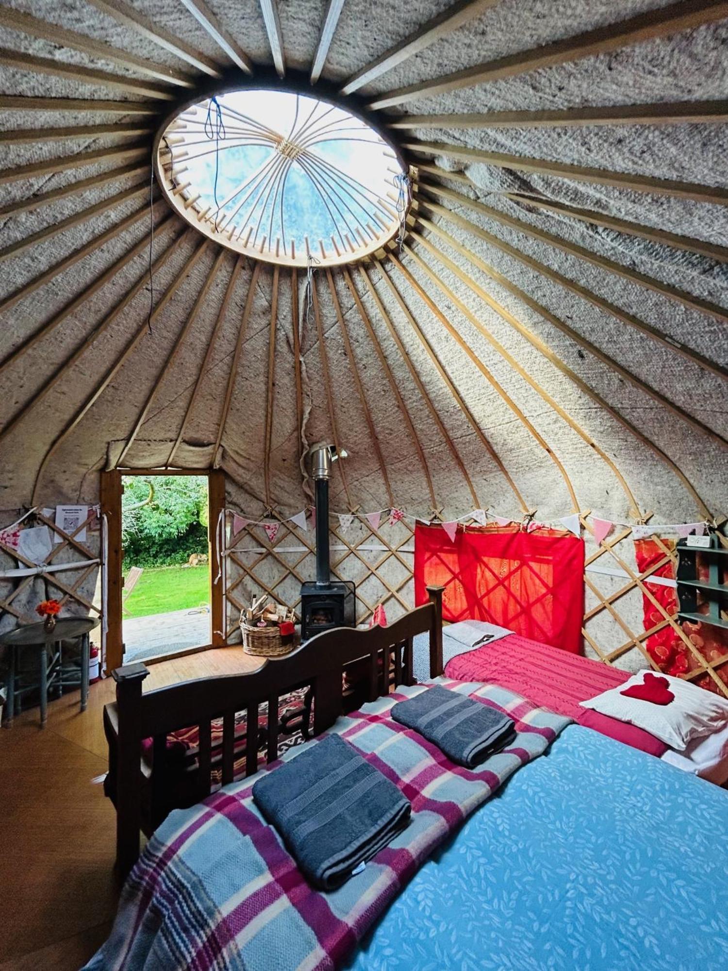 Hotel Ceridwen Glamping, Double Decker Bus And Yurts Llandysul Zewnętrze zdjęcie